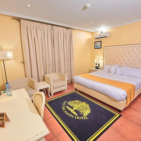 Oak Haven Hotel & Suites Порт-Харкорт Экстерьер фото