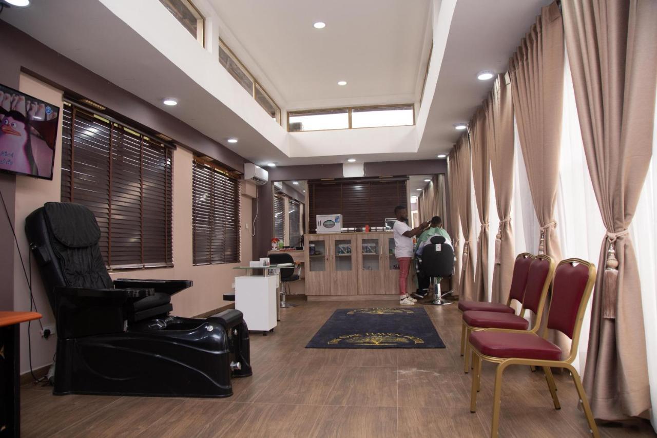 Oak Haven Hotel & Suites Порт-Харкорт Экстерьер фото