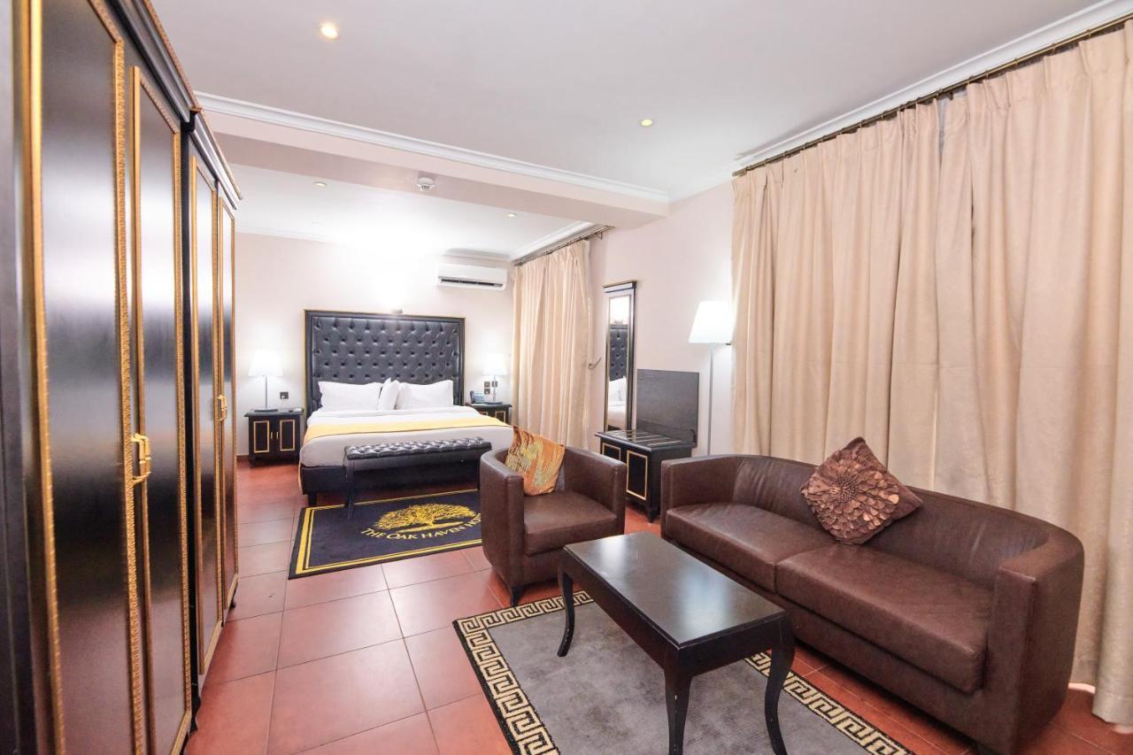 Oak Haven Hotel & Suites Порт-Харкорт Экстерьер фото