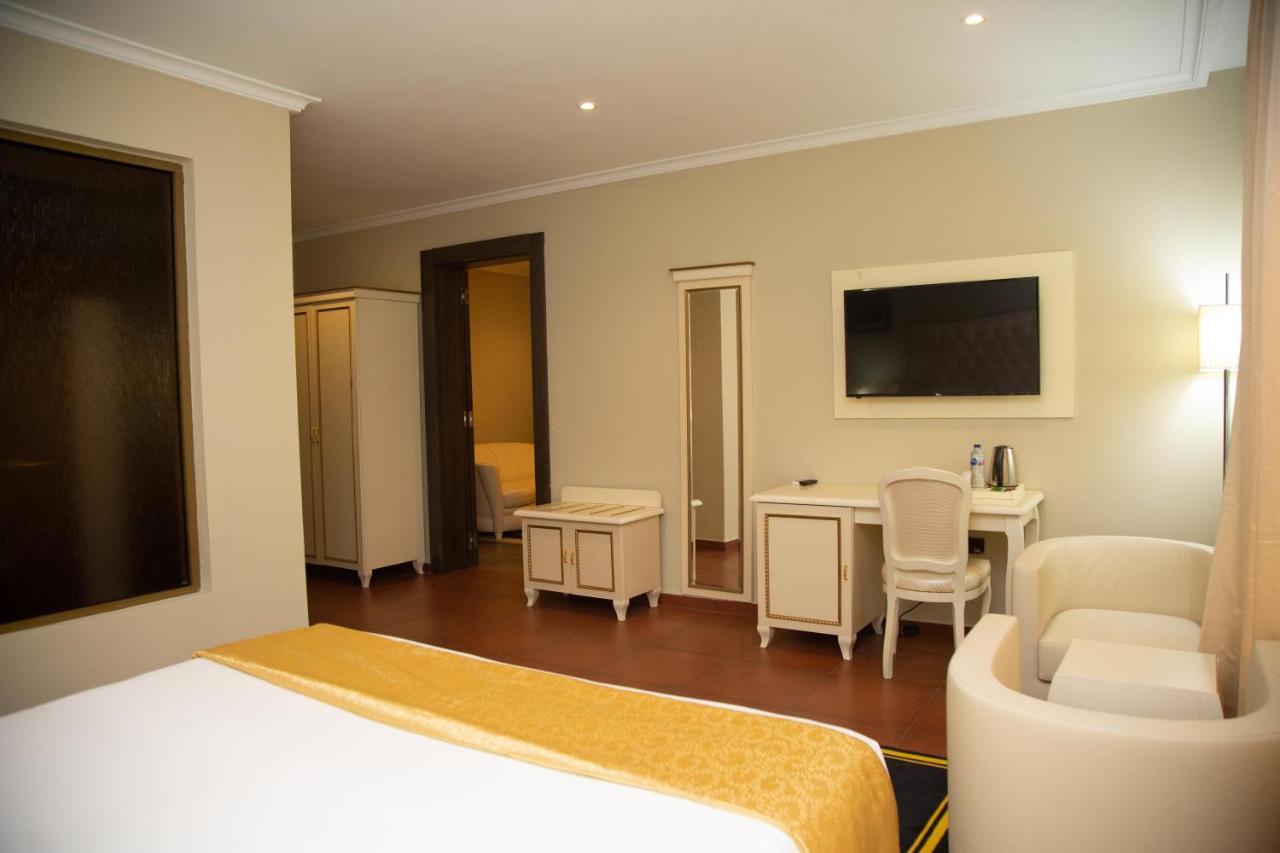 Oak Haven Hotel & Suites Порт-Харкорт Экстерьер фото