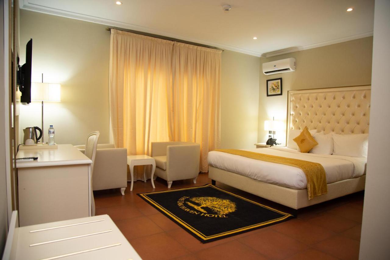 Oak Haven Hotel & Suites Порт-Харкорт Экстерьер фото