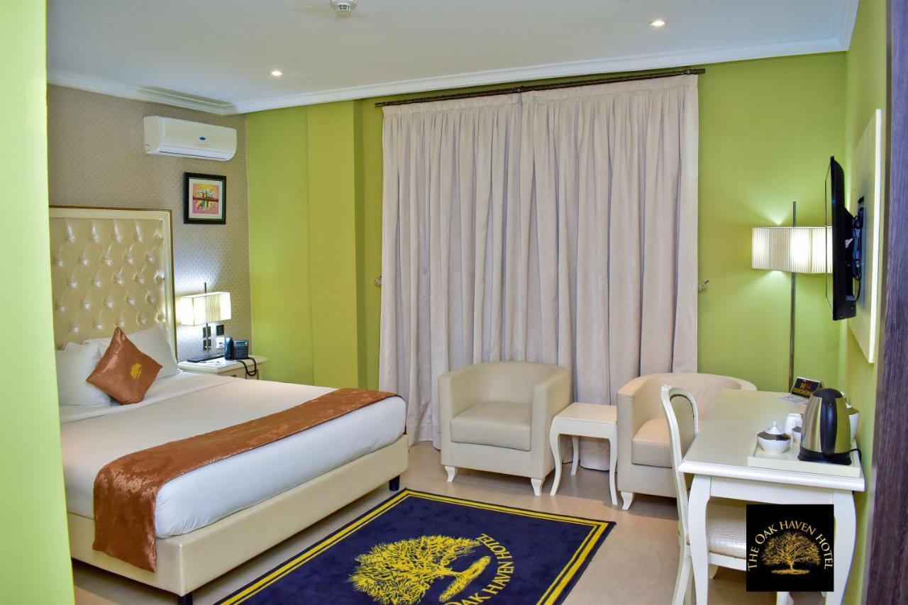Oak Haven Hotel & Suites Порт-Харкорт Экстерьер фото
